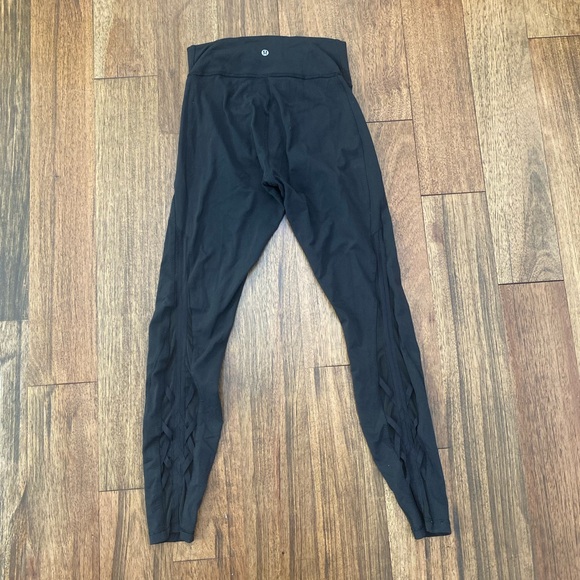 Lululemon women’s black workout leggings - sz 8 - Picture 2 of 4